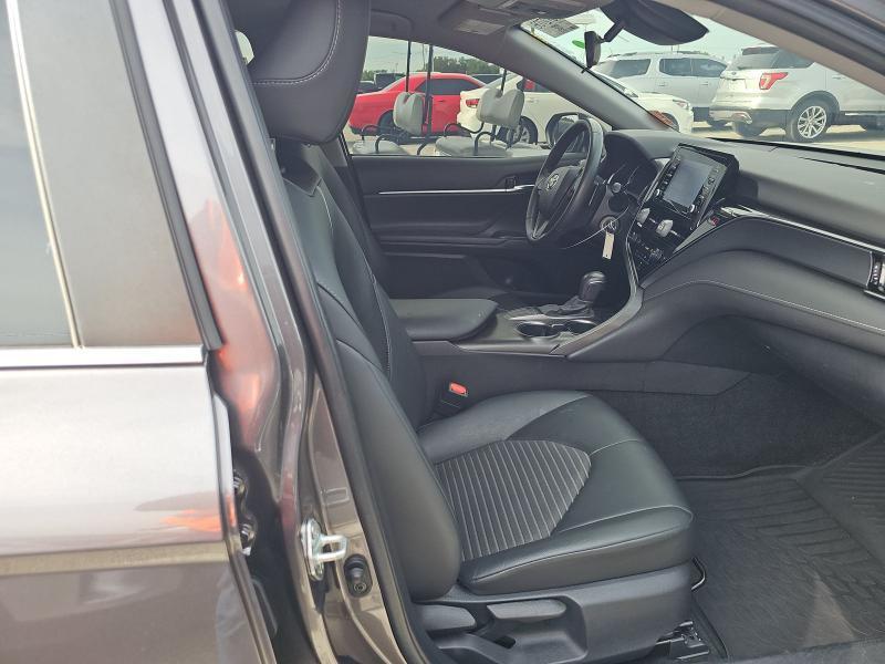 Toyota Camry SE Auto (Natl) 2022