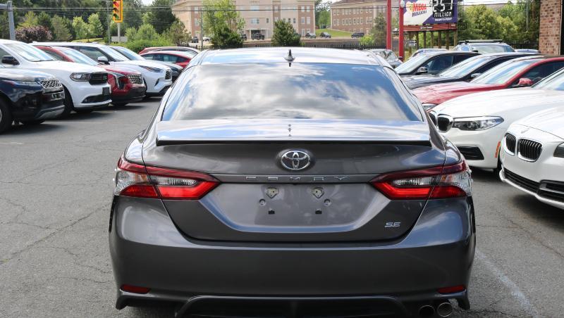 Toyota Camry SE Auto (Natl) 2022