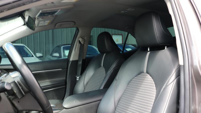 Toyota Camry SE Auto (Natl) 2022