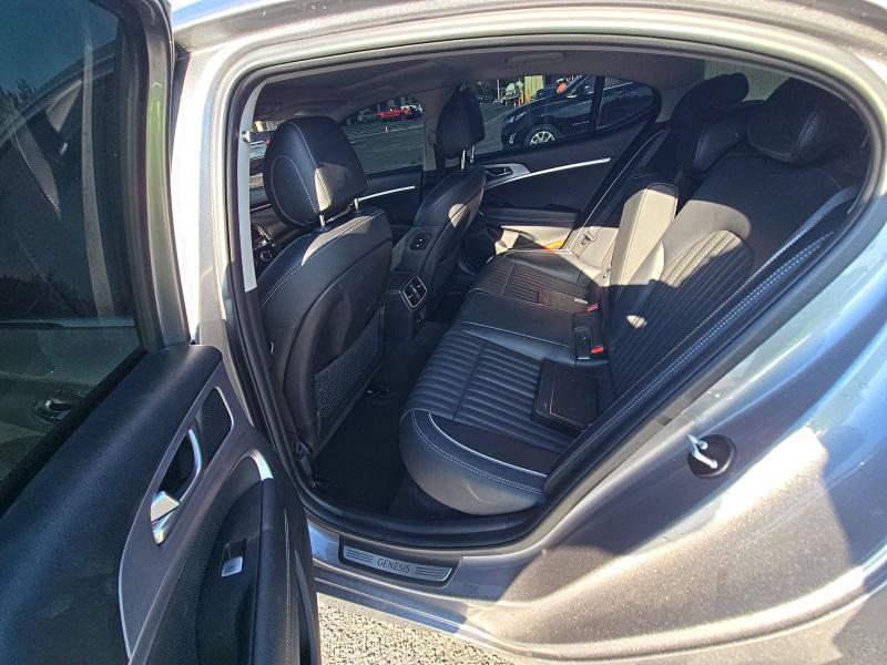 Genesis G70 2.0T RWD 2020