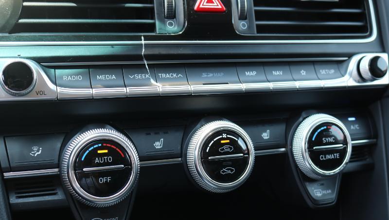 Genesis G70 2.0T RWD 2020