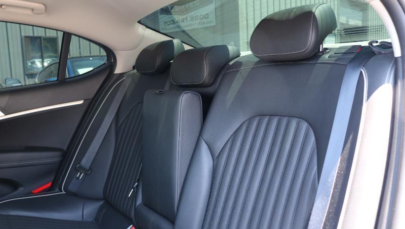 Genesis G70 2.0T RWD 2020