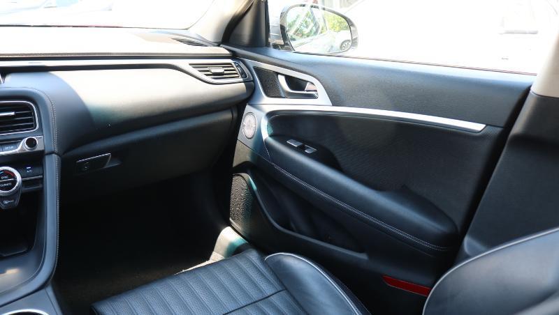 Genesis G70 2.0T RWD 2020