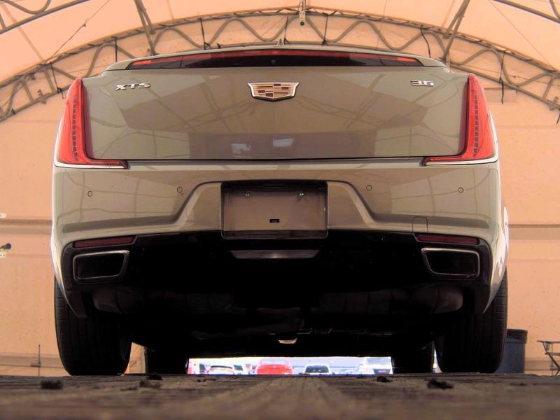 Cadillac XTS 4dr Sdn Luxury FWD 2018