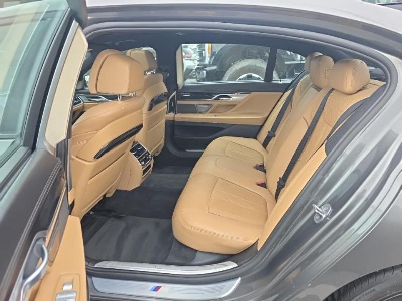 BMW 7 Series 4dr Sdn 740i RWD 2016