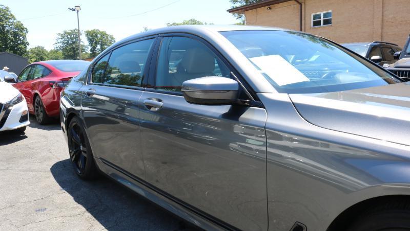 BMW 7 Series 4dr Sdn 740i RWD 2016
