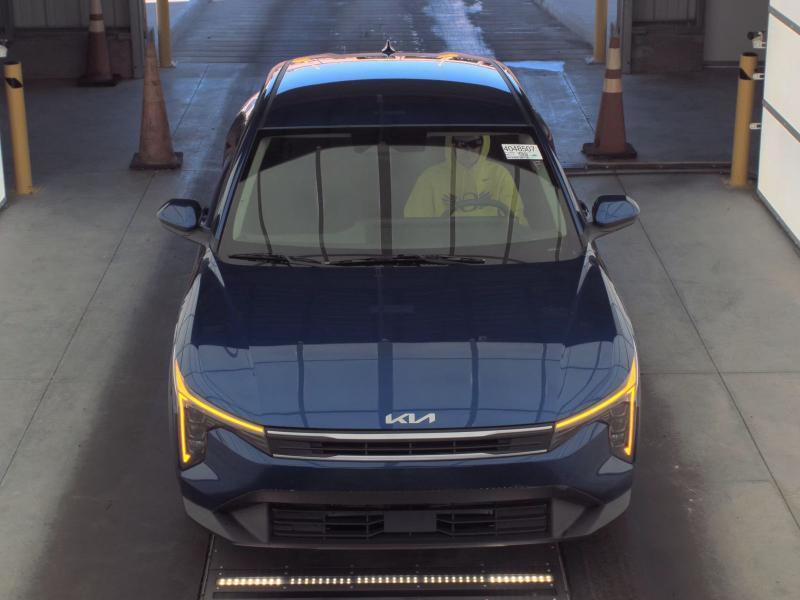 Kia K4 LXS FWD 2025