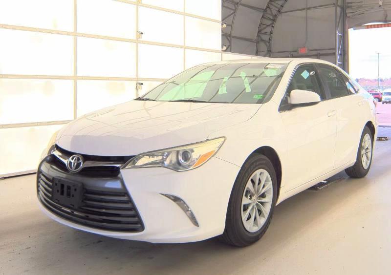 Toyota Camry 4dr Sdn I4 Auto LE (Natl) 2015