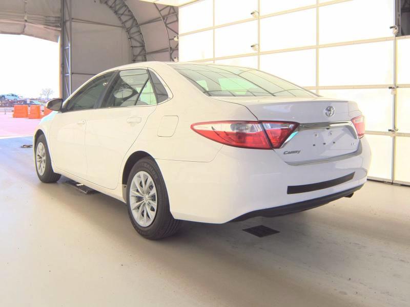 Toyota Camry 4dr Sdn I4 Auto LE (Natl) 2015