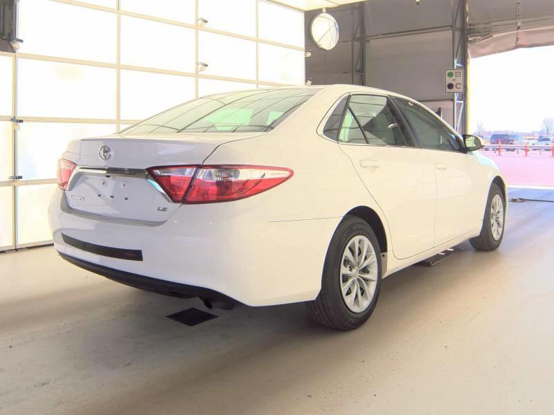 Toyota Camry 4dr Sdn I4 Auto LE (Natl) 2015
