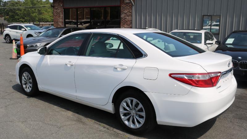 Toyota Camry 4dr Sdn I4 Auto LE (Natl) 2015