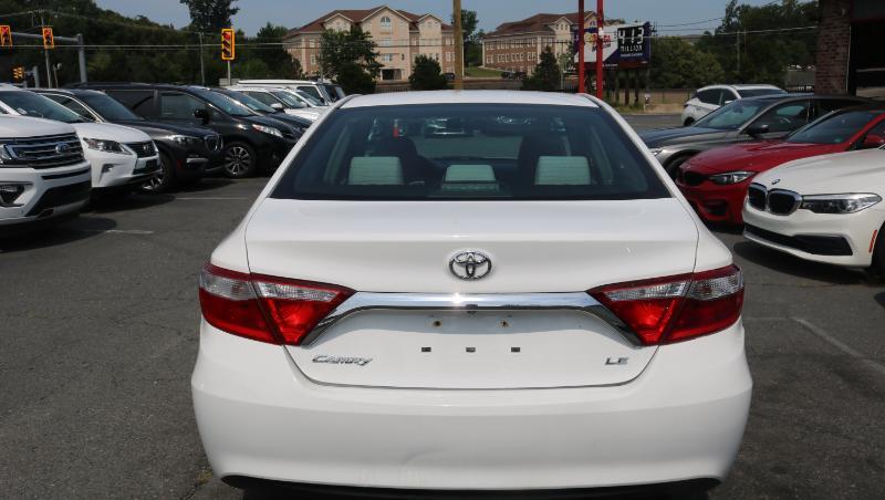 Toyota Camry 4dr Sdn I4 Auto LE (Natl) 2015