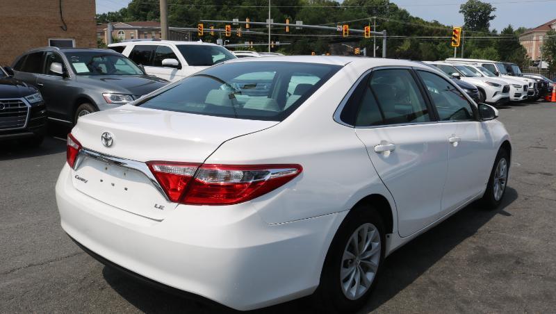 Toyota Camry 4dr Sdn I4 Auto LE (Natl) 2015