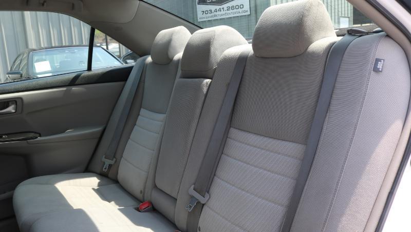 Toyota Camry 4dr Sdn I4 Auto LE (Natl) 2015