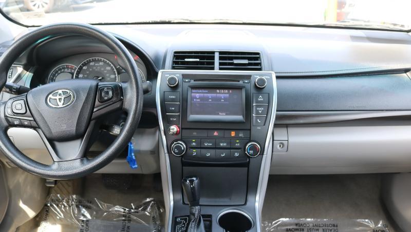 Toyota Camry 4dr Sdn I4 Auto LE (Natl) 2015
