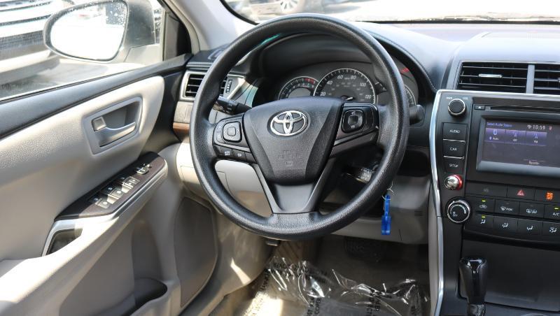 Toyota Camry 4dr Sdn I4 Auto LE (Natl) 2015