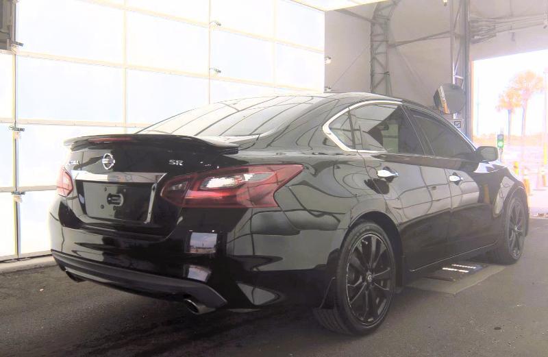 Nissan Altima 2.5 SR Sedan 2017
