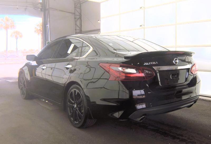 Nissan Altima 2.5 SR Sedan 2017