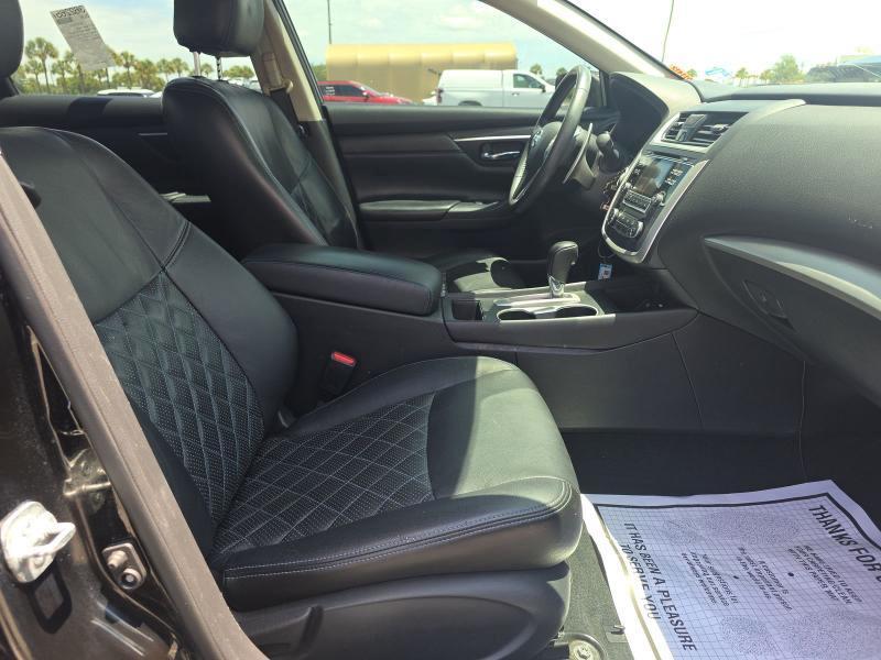 Nissan Altima 2.5 SR Sedan 2017
