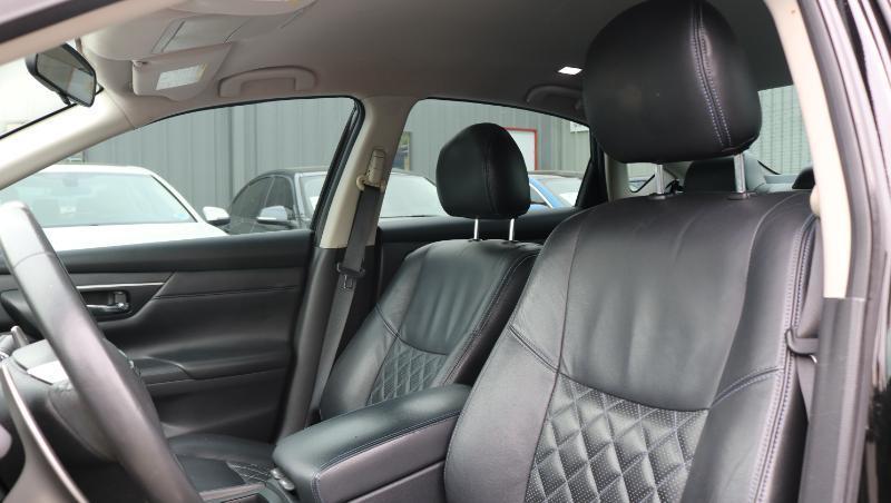 Nissan Altima 2.5 SR Sedan 2017