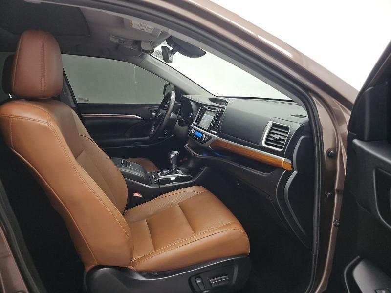 Toyota Highlander Limited V6 FWD (Natl) 2019