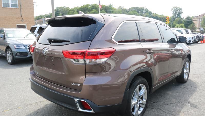 Toyota Highlander Limited V6 FWD (Natl) 2019