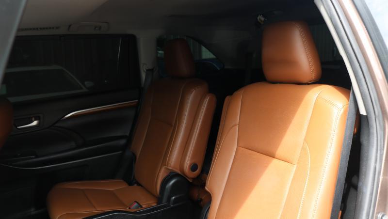 Toyota Highlander Limited V6 FWD (Natl) 2019