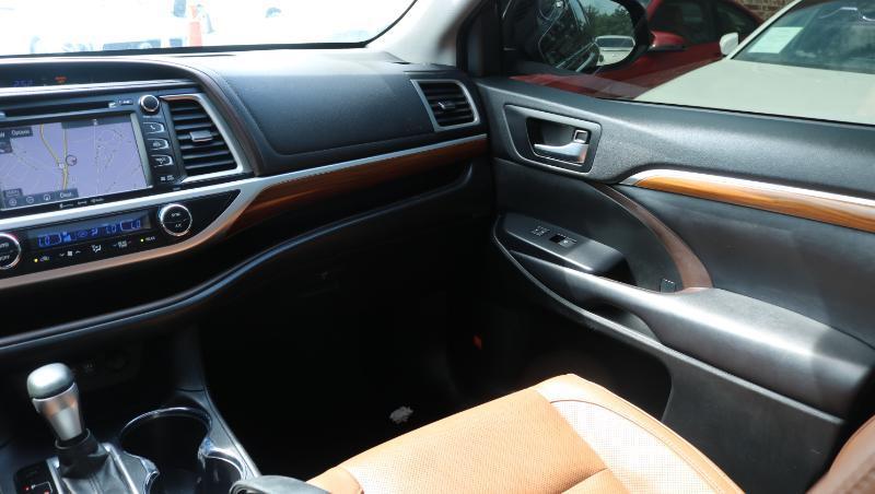 Toyota Highlander Limited V6 FWD (Natl) 2019