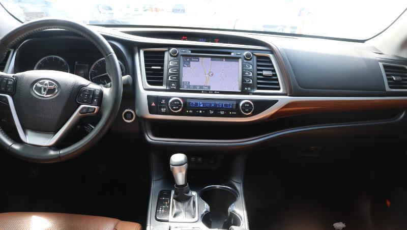 Toyota Highlander Limited V6 FWD (Natl) 2019