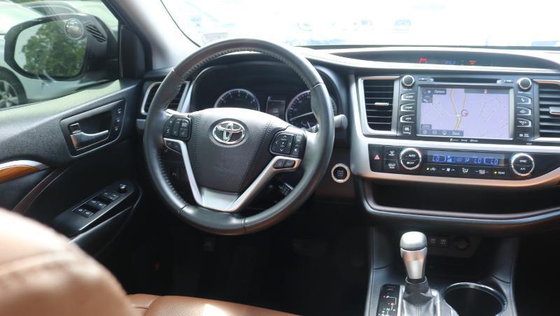 Toyota Highlander Limited V6 FWD (Natl) 2019