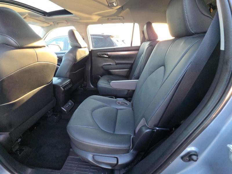 Toyota Highlander Limited AWD (Natl) 2021