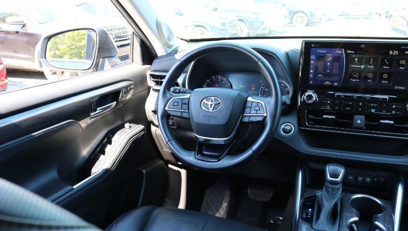 Toyota Highlander Limited AWD (Natl) 2021