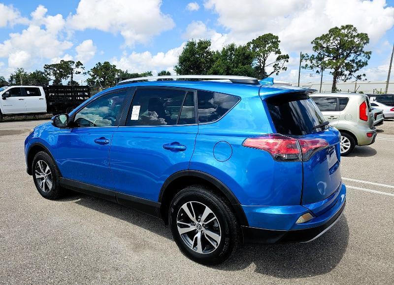 Toyota RAV4 FWD 4dr XLE (Natl) 2016