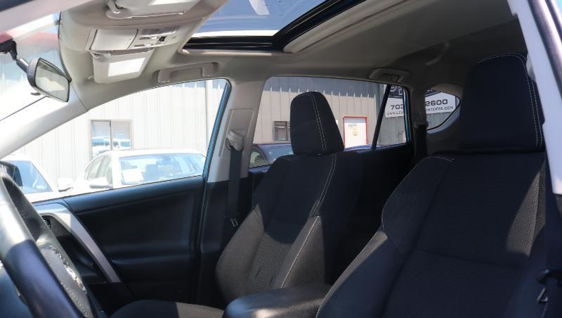 Toyota RAV4 FWD 4dr XLE (Natl) 2016