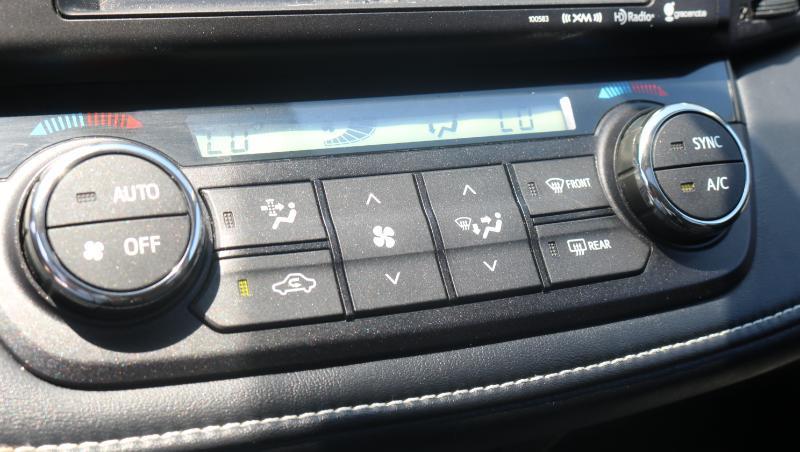 Toyota RAV4 FWD 4dr XLE (Natl) 2016