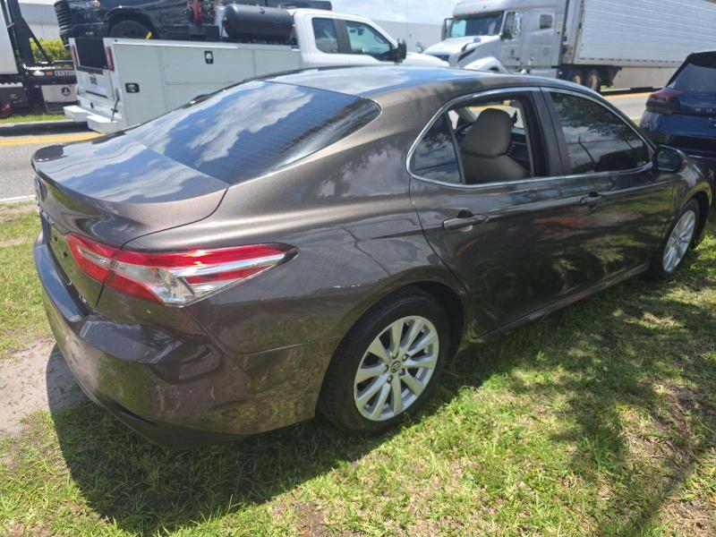 Toyota Camry LE Auto (Natl) 2018