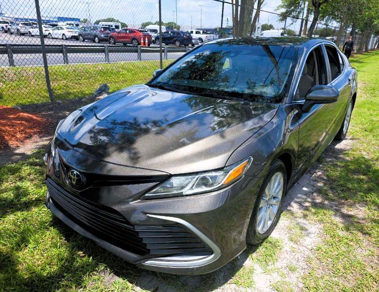 Toyota Camry LE Auto (Natl) 2018