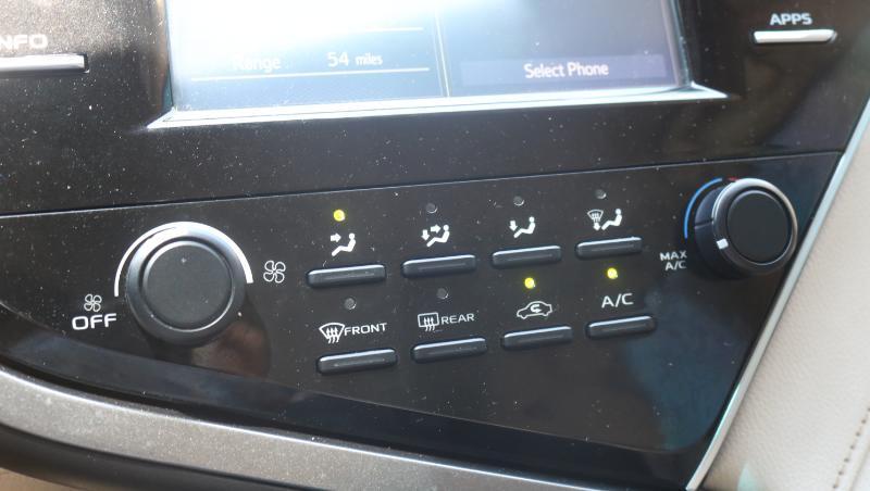 Toyota Camry LE Auto (Natl) 2018