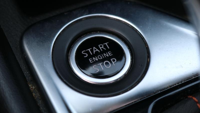 Nissan Sentra SR CVT 2020