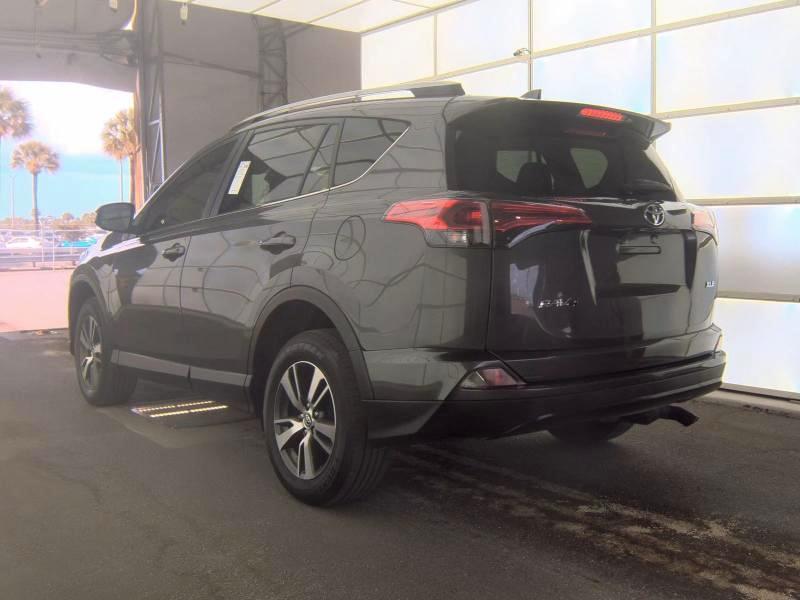 Toyota RAV4 XLE FWD (Natl) 2018