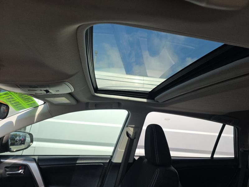 Toyota RAV4 XLE FWD (Natl) 2018