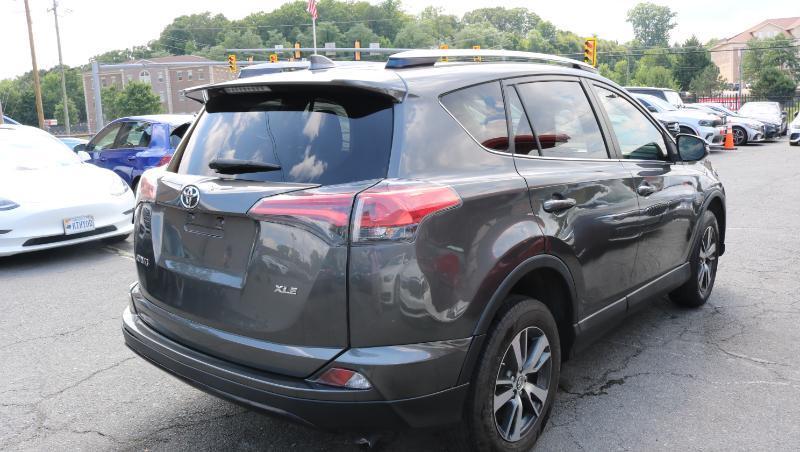 Toyota RAV4 XLE FWD (Natl) 2018