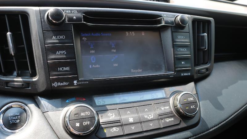 Toyota RAV4 XLE FWD (Natl) 2018
