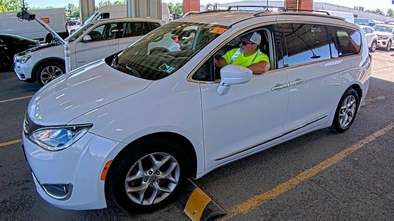Chrysler Pacifica Touring L FWD 2018