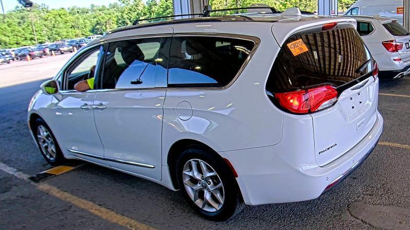 Chrysler Pacifica Touring L FWD 2018