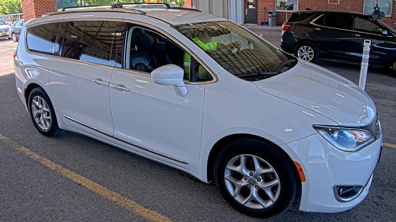 Chrysler Pacifica Touring L FWD 2018