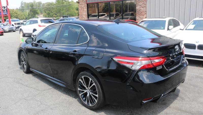 Toyota Camry SE Auto (Natl) 2019
