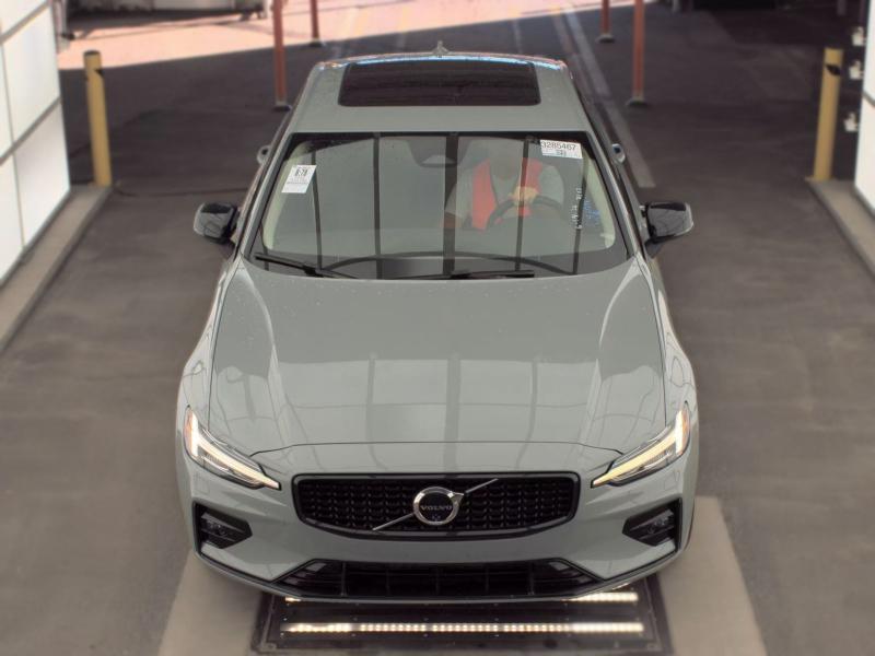 Volvo S60 B5 AWD Plus 2025