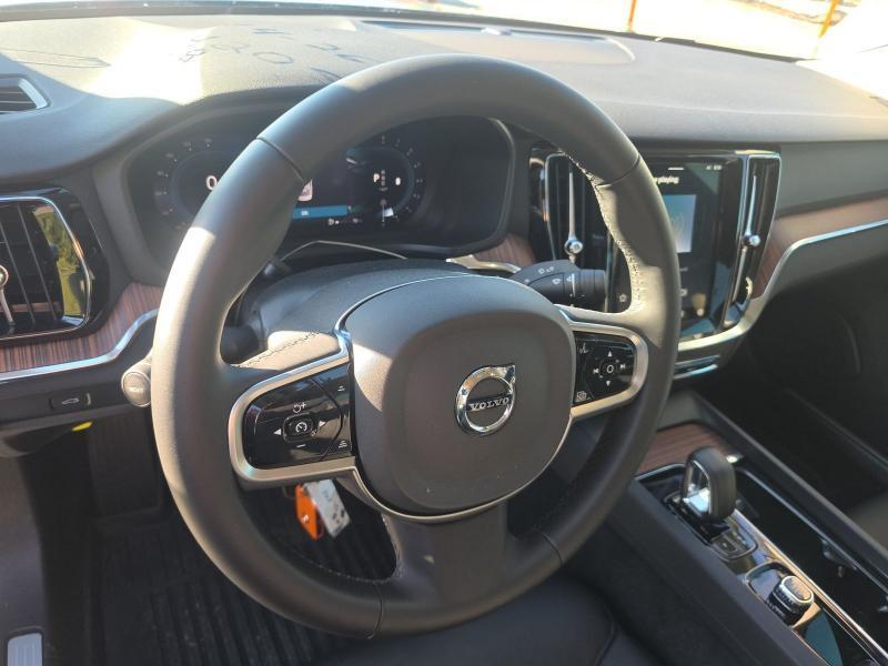 Volvo S60 B5 AWD Plus 2025