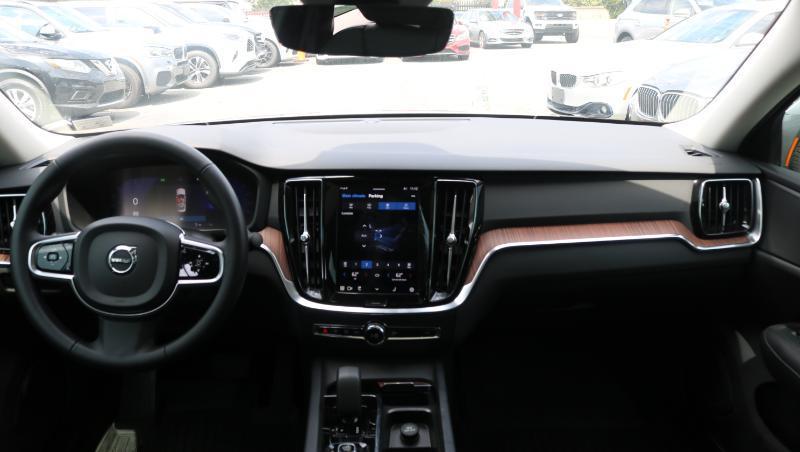 Volvo S60 B5 AWD Plus 2025